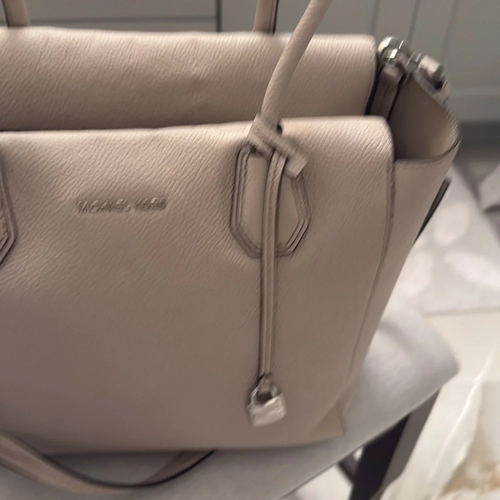 Michael Kors, large gray tote with zipper